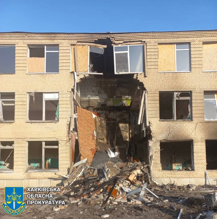 Окупанти зруйнували навчальний заклад на Харківщині - фото 1