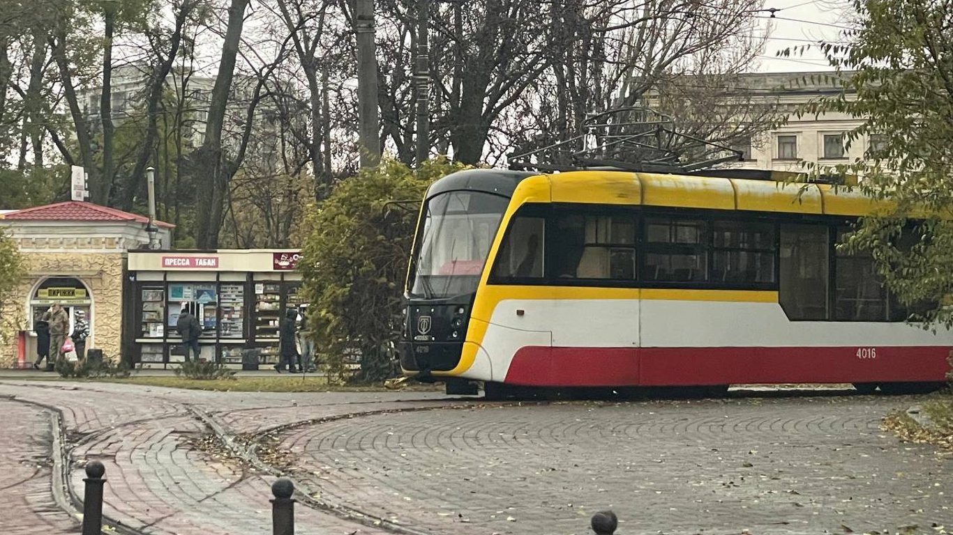 В Одессе приостановлено движение трамваев и троллейбусов