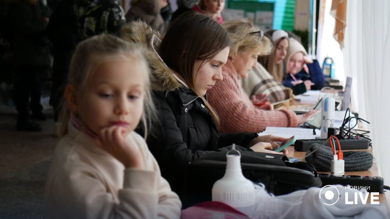 Діти навчаються, дорослі працюють: інспекція Новини.LIVE пунктами незламності в Одесі під час блекауту - 250x140