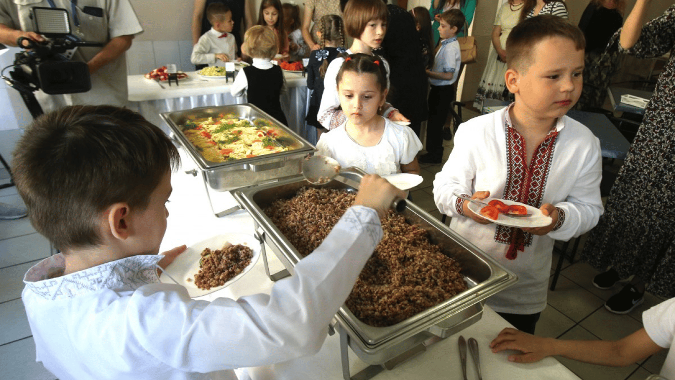 Шкільні їдальні в Україні модернізують за 2 тисячі доларів