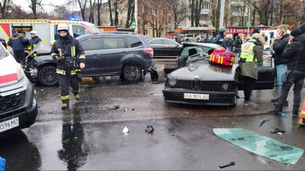 В Одессе произошло жесткое ДТП: людей доставали из авто спасатели - 285x160