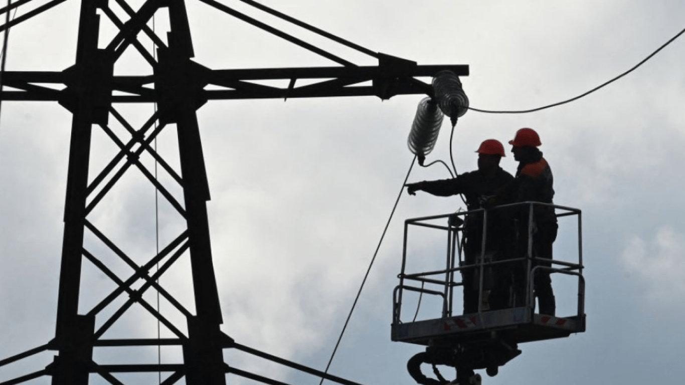 Укренерго розповів про проблеми ремонту електромереж