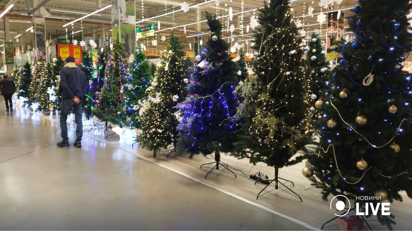 Новогодние искусственные елки в Одессе: цены и качество