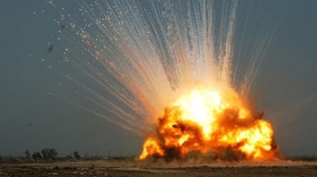 Пекельна ніч в окупантів: на Луганщині вибухнув ворожий склад боєприпасів - 285x160