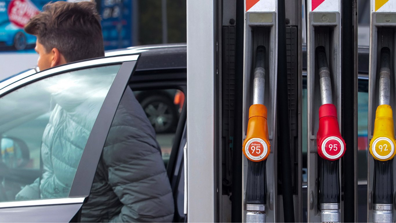 Бензин в Украине — популярный А-92 продолжает дорожать