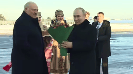 Встреча с цветами и караваем: как Лукашенко выслуживался перед путином в Беларуси - 285x160