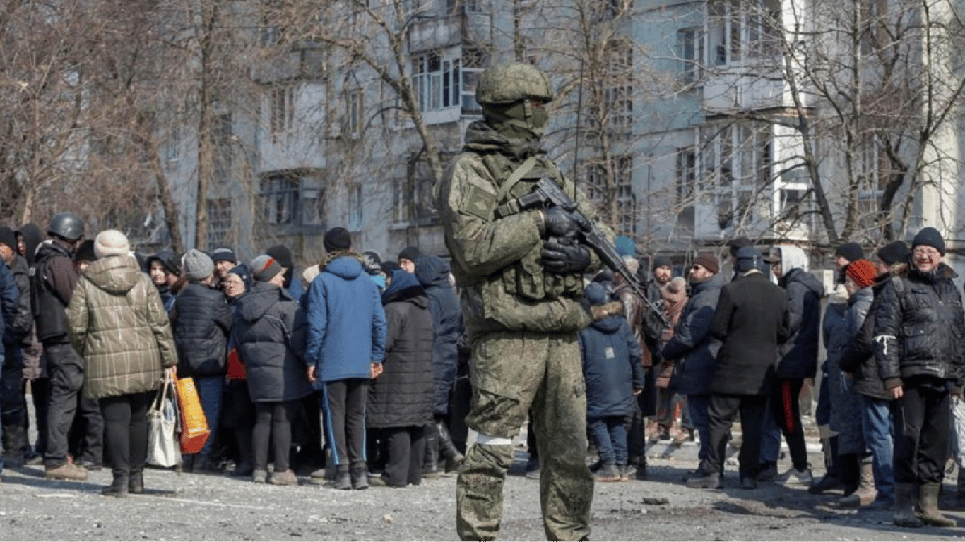 У Маріуполі окупанти не вмикають опалення та не дають людям обігрівачів