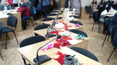 В Николаевской области перед началом сессии устроили "кровавую" акцию - 285x160