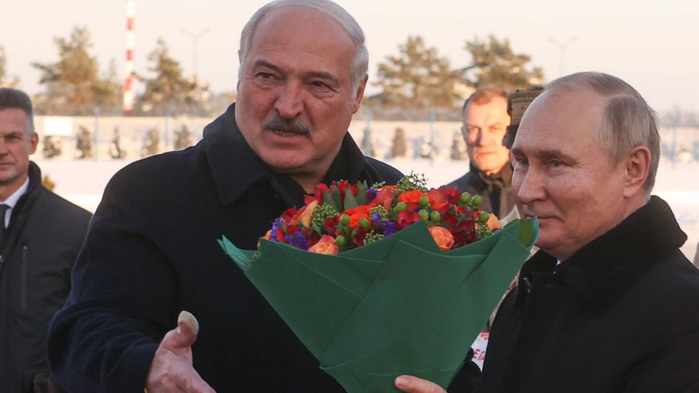 На встрече с Лукашенко в Беларуси был двойник путина,  — Сергей Жирнов