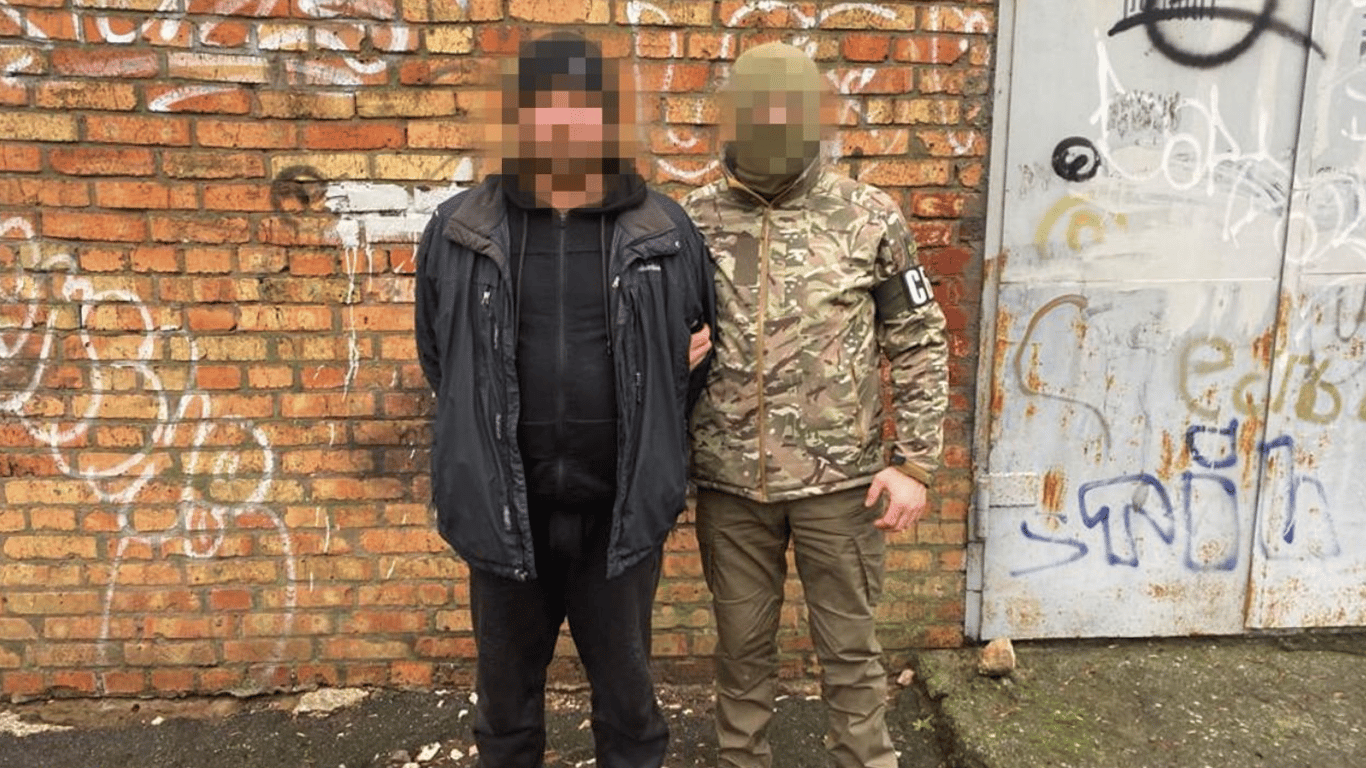 СБУ затримала чоловіка, який допомагав росіянам окуповувати Чорнобаївку