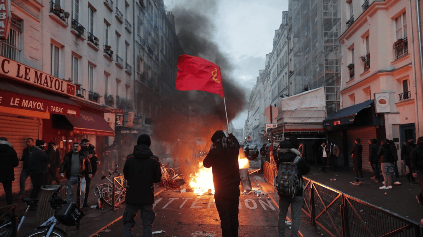 У Парижі знову сутички між поліцією та курдами після смертельної стрілянини
