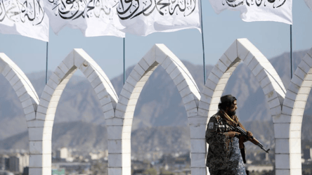 Таліби в Афганістані заборонили жінкам приходити на роботу в неурядові організації - 285x160