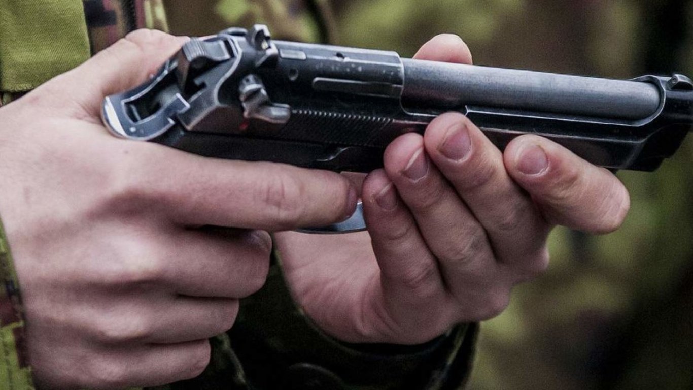 Целая сумка с оружием и боеприпасами — на Днепропетровске задержали мужчину