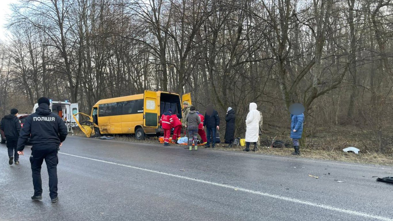 В Винницкой области в ДТП с автобусом погиб ребенок, много пострадавших