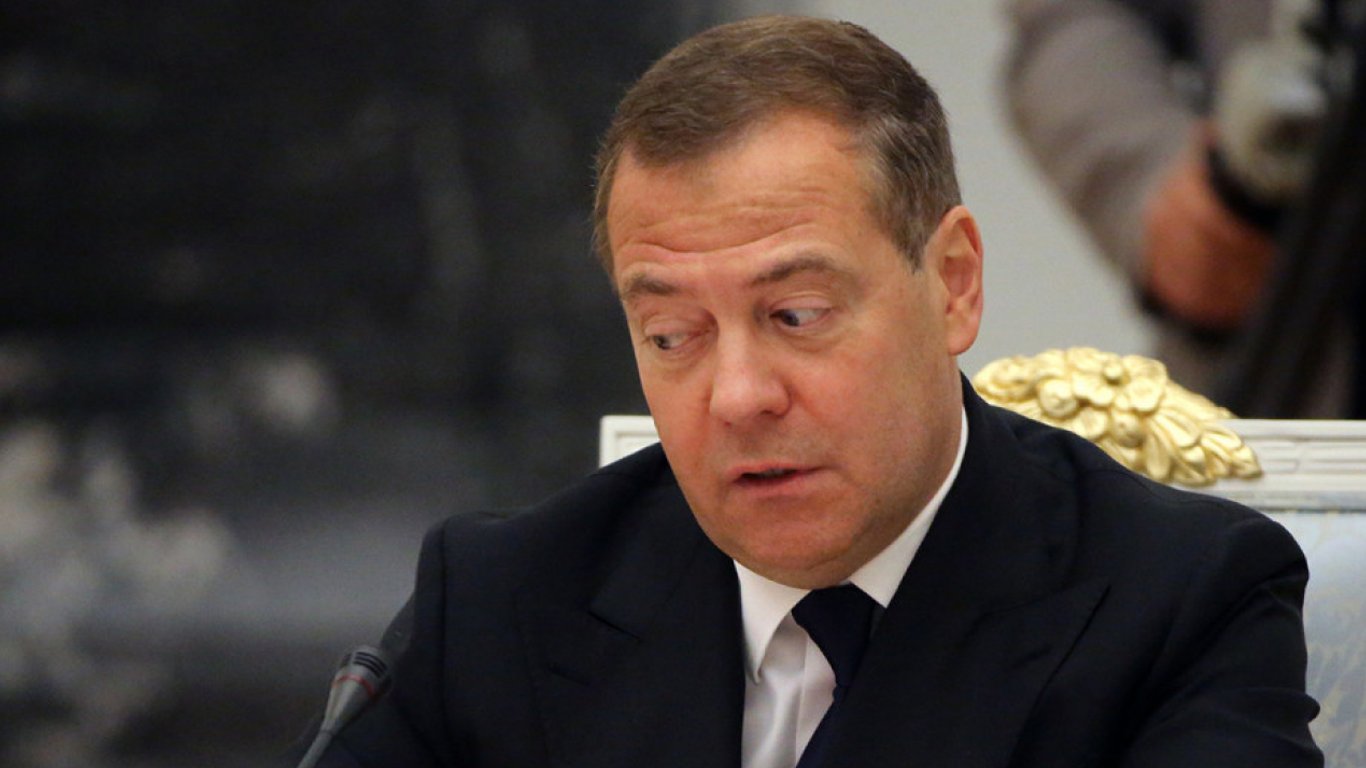 В Украине может появиться танковый завод: Медведев пообещал "салют" из "Калибров"