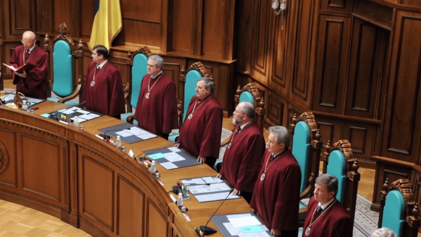 КСУ признал конституционным закон об изменении названия УПЦ МП