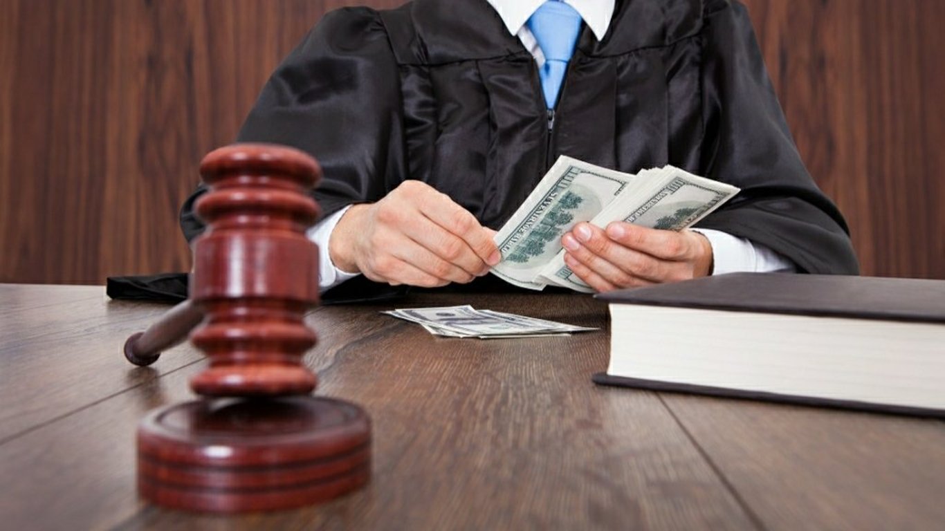 Пытались подкупить судью: задержали одесского адвоката и помощника