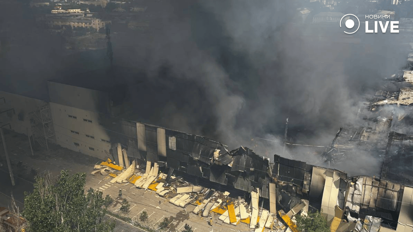 Пожар в Одессе от попадания ракеты: ГСЧС рассказали детали
