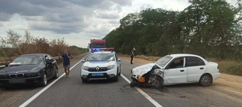 Розтрощене авто внаслідок ДТП. Фото: ГУНП в Одеській області 