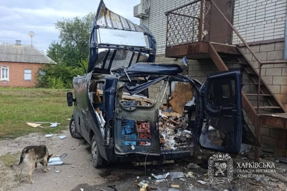Пошкоджена автівка внаслідок російського удару на Харківщині