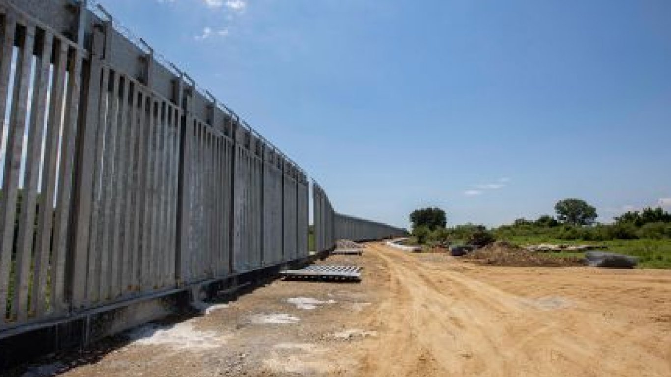 Греція розпочала будівництво високого паркану на кордоні з Туреччиною — що відомо