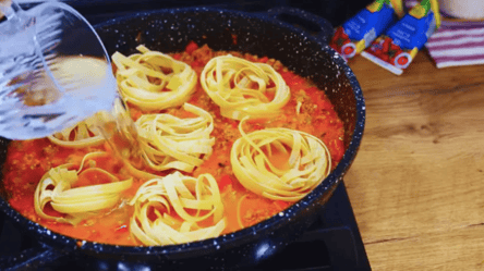 Макарони з фаршем за 20 хвилин — на одній сковорідці на вечерю - 285x160