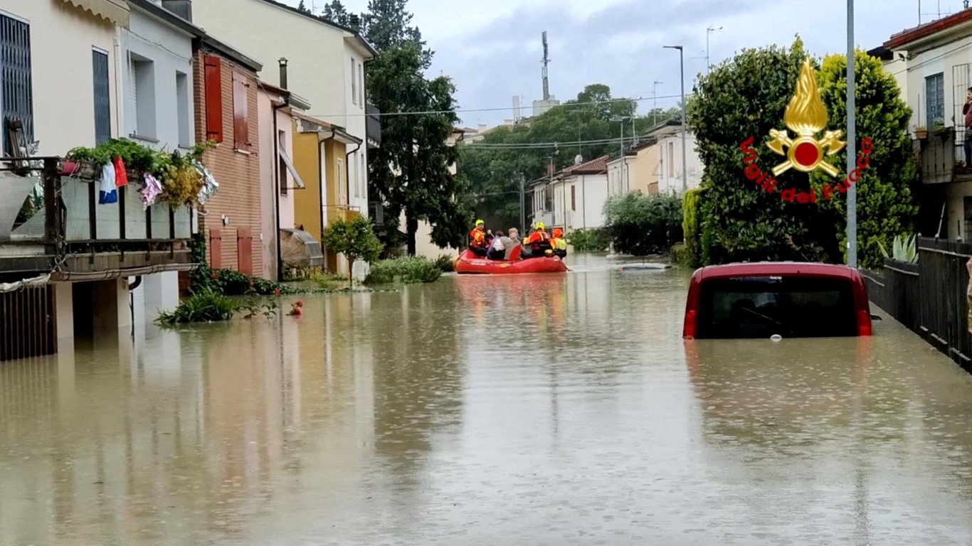 Сильное наводнение в Италии: за ликвидацию последствий взялась SpaceX