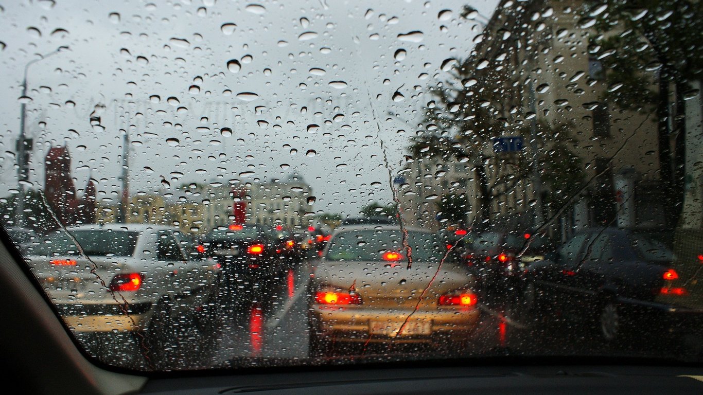 Негода на Одещині: поліцейські дали поради для водіїв та пішоходів