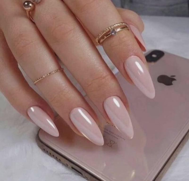 Маникюр с эффектом роскоши — модные идеи для зимы 2025 - фото 2