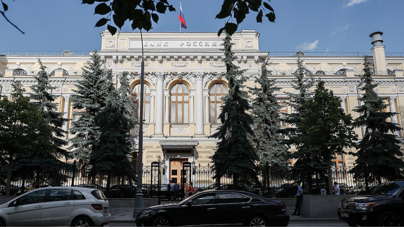 Центробанк России повысил учетную ставку на фоне падения рубля