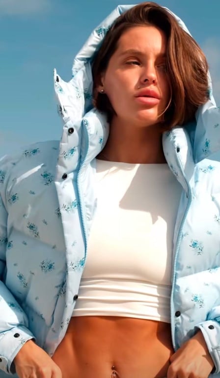 Куртка з квітковим принтом додасть образу легкості