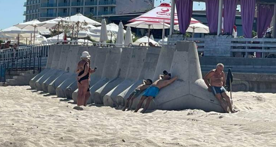 Фортифікації на пляжі Чорноморська