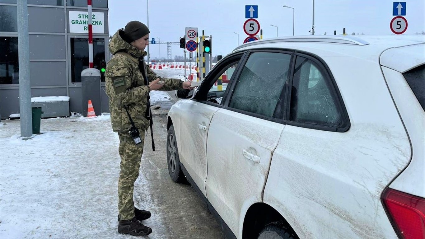 Какую еду запрещено перевозить через границу в 2025 – список ограничений