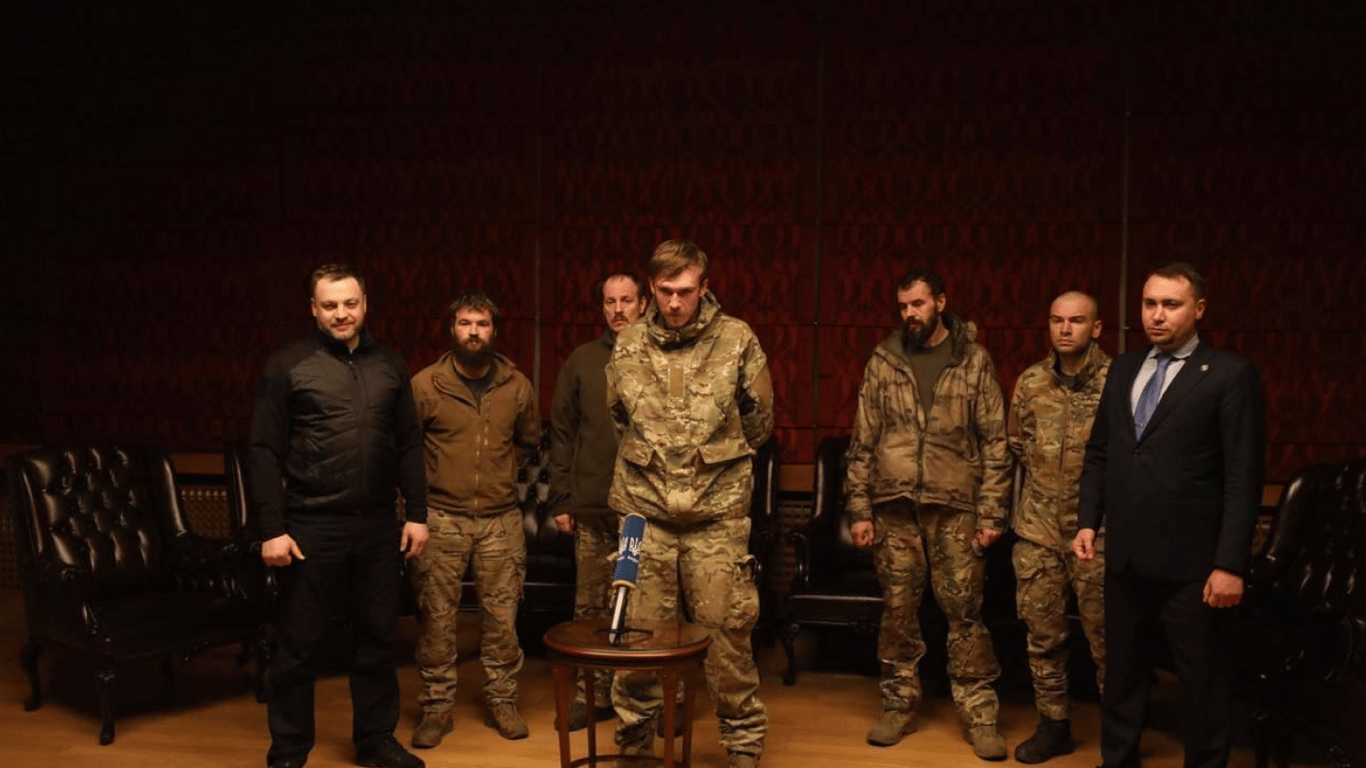 Боєць полку "Азов" розповів, як їх міняли на Медведчука