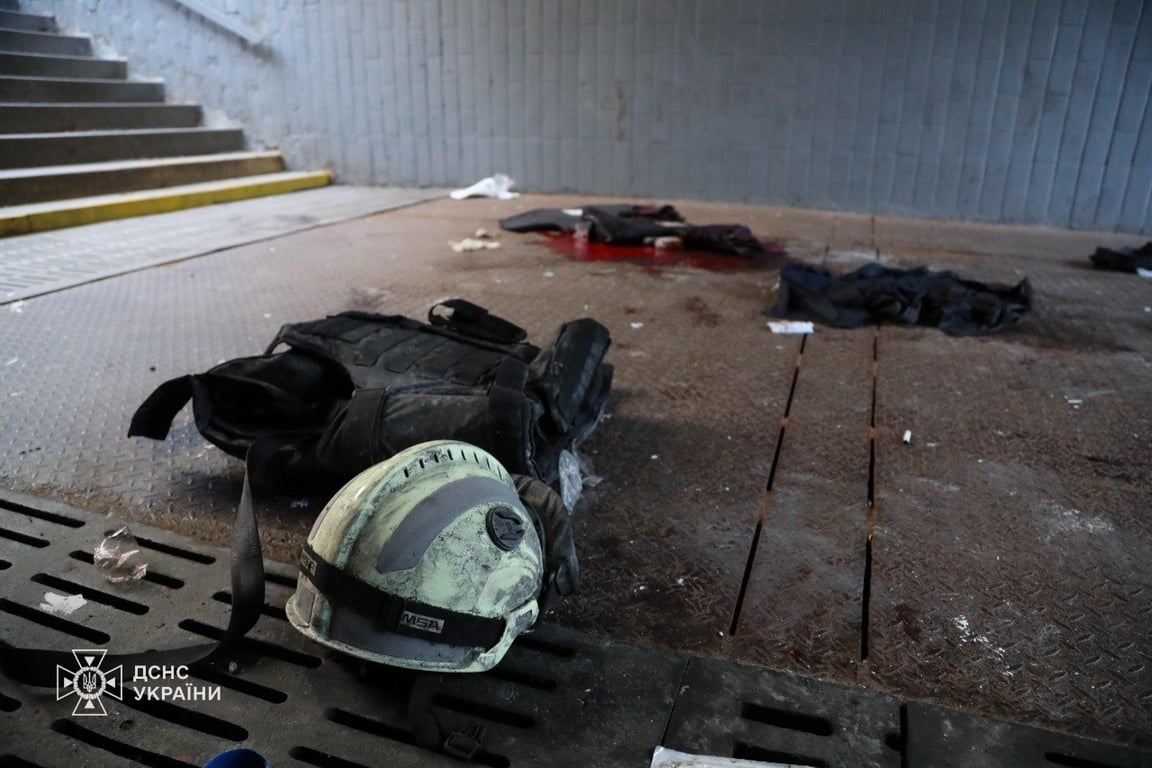 ДСНС евакуювала людей з палаючої багатоповерхівки