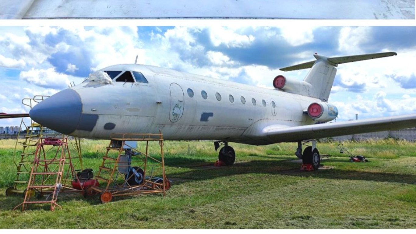 В одному з київських музеїв реставрують легендарний літак "Як-40"