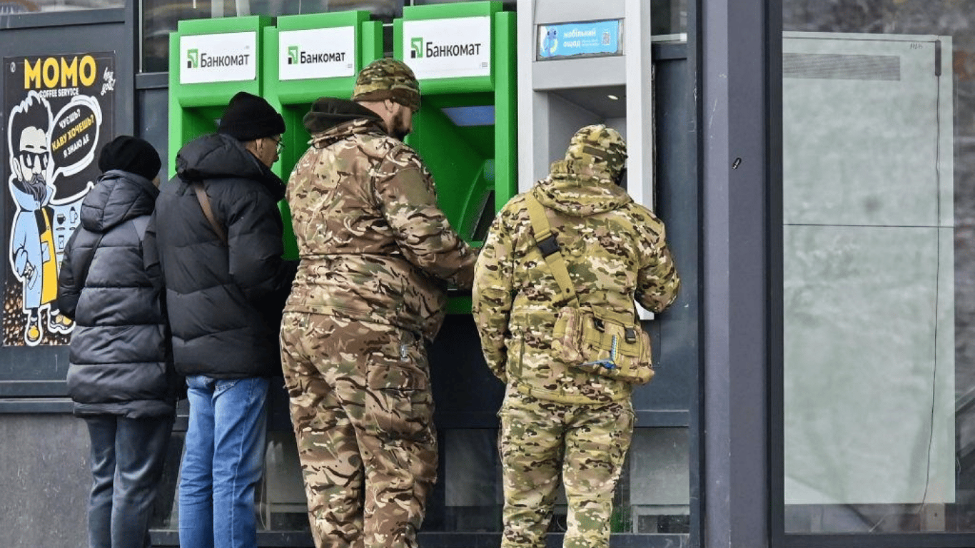 Зарплаты военных в мае – кто будет получать дополнительные 70 тыс. грн
