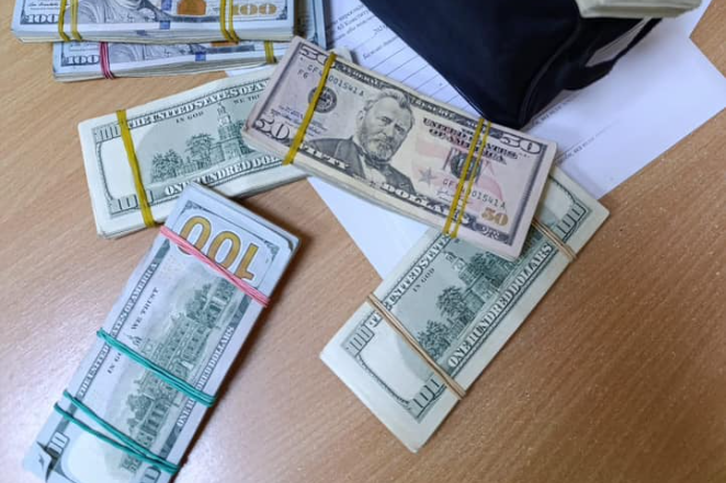 Более 100 тыс. долларов через КПП "Орловка"