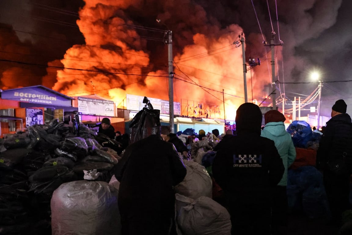 Пожар на российском рынке "Темерник" в Ростове