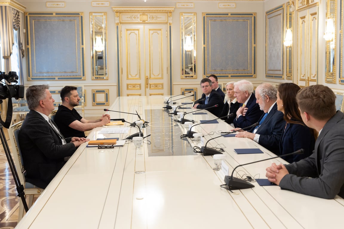 Зеленский: Украина ожидает окончания паузы в переговорах - фото 1