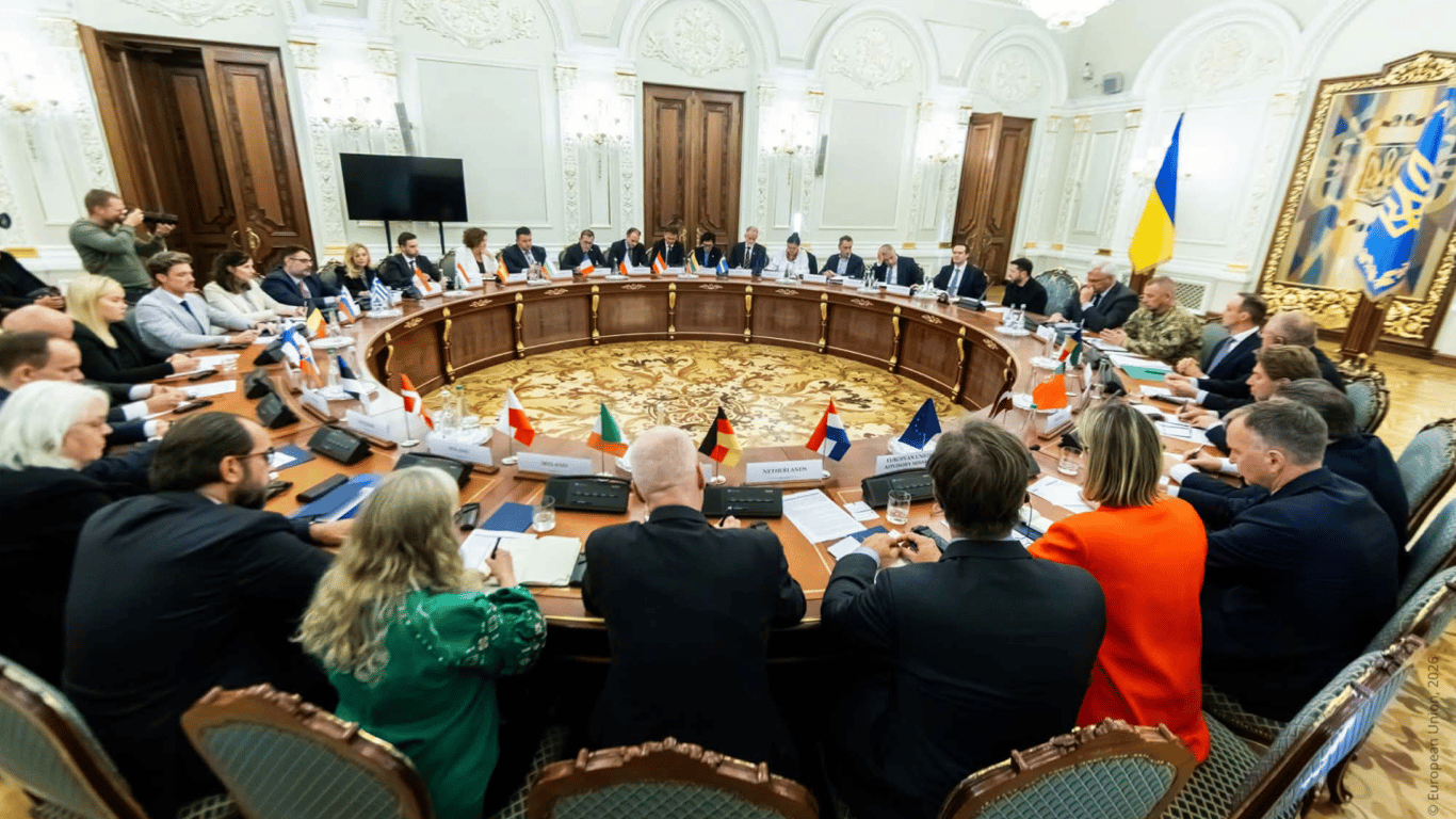 Німецькі дипломати залишаються у Києві попри погрози Росії