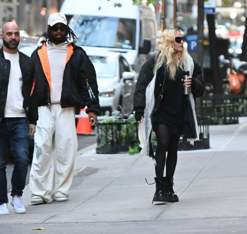 Мадонну заскочили з молодим коханцем