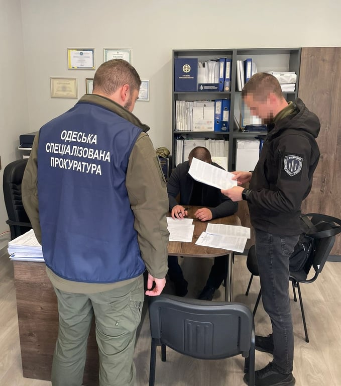 ДБР викрило військових, які допомагали переховуватись підозрюваним у розстрілі поліцейських - фото 2