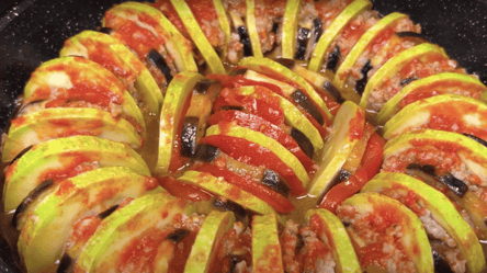 Найкраще поєднання баклажани + кабачки — з фаршем на пательні - 285x160