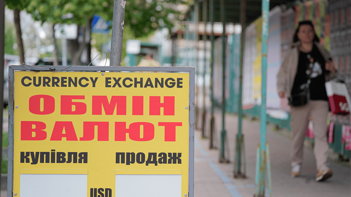 Курс долара на чорному ринку: у скільки обійдеться обмін валюти 4 червня