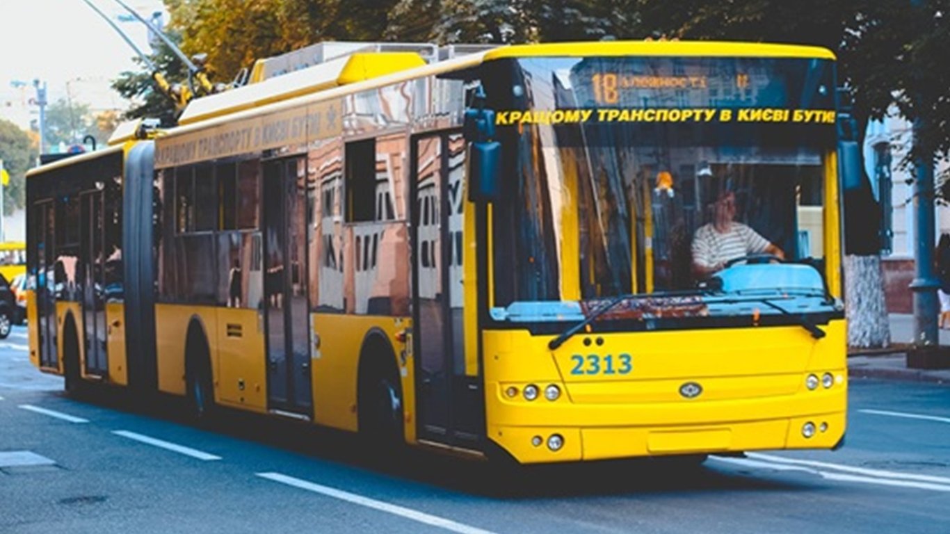Через День Незалежності у Києві ускладнено рух: як курсують автобуси та тролейбуси