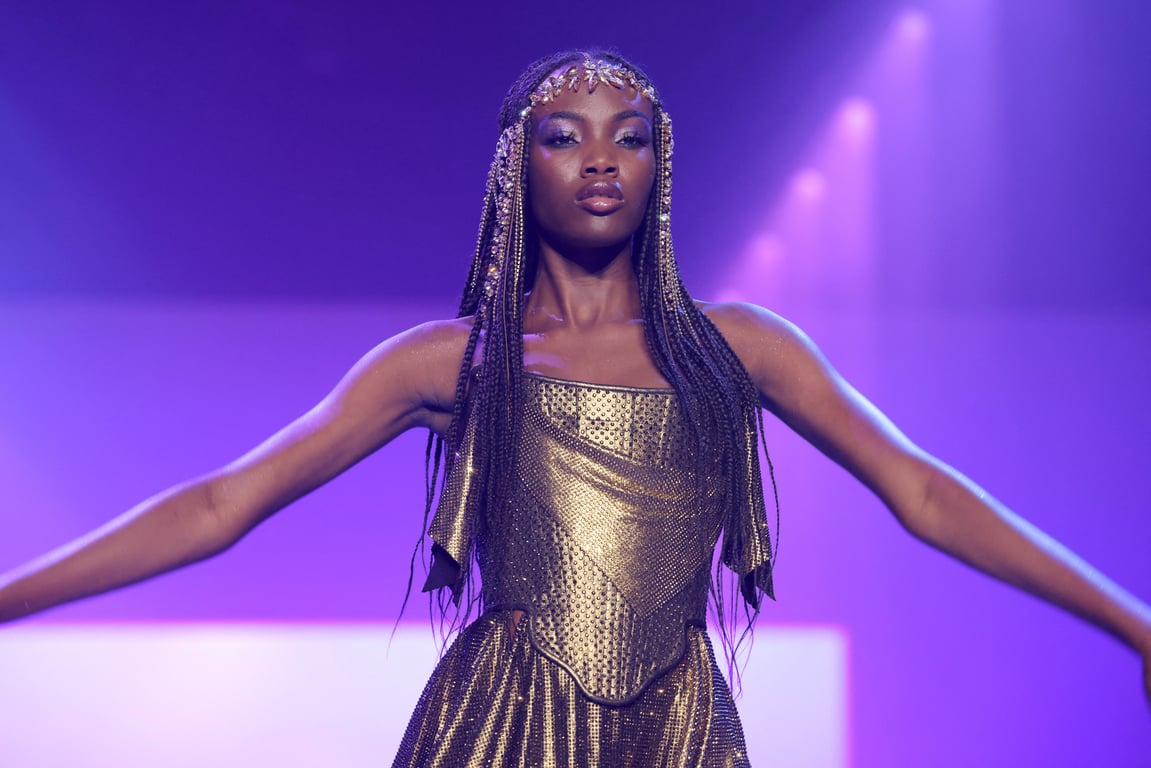 Модель у вбранні від The Blonds. Фото: Reuters