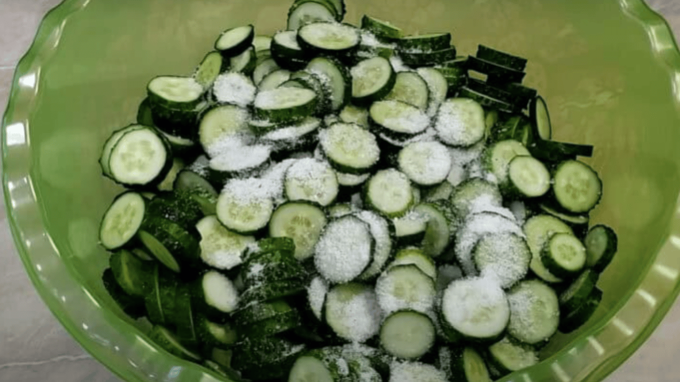 нарізані огірки