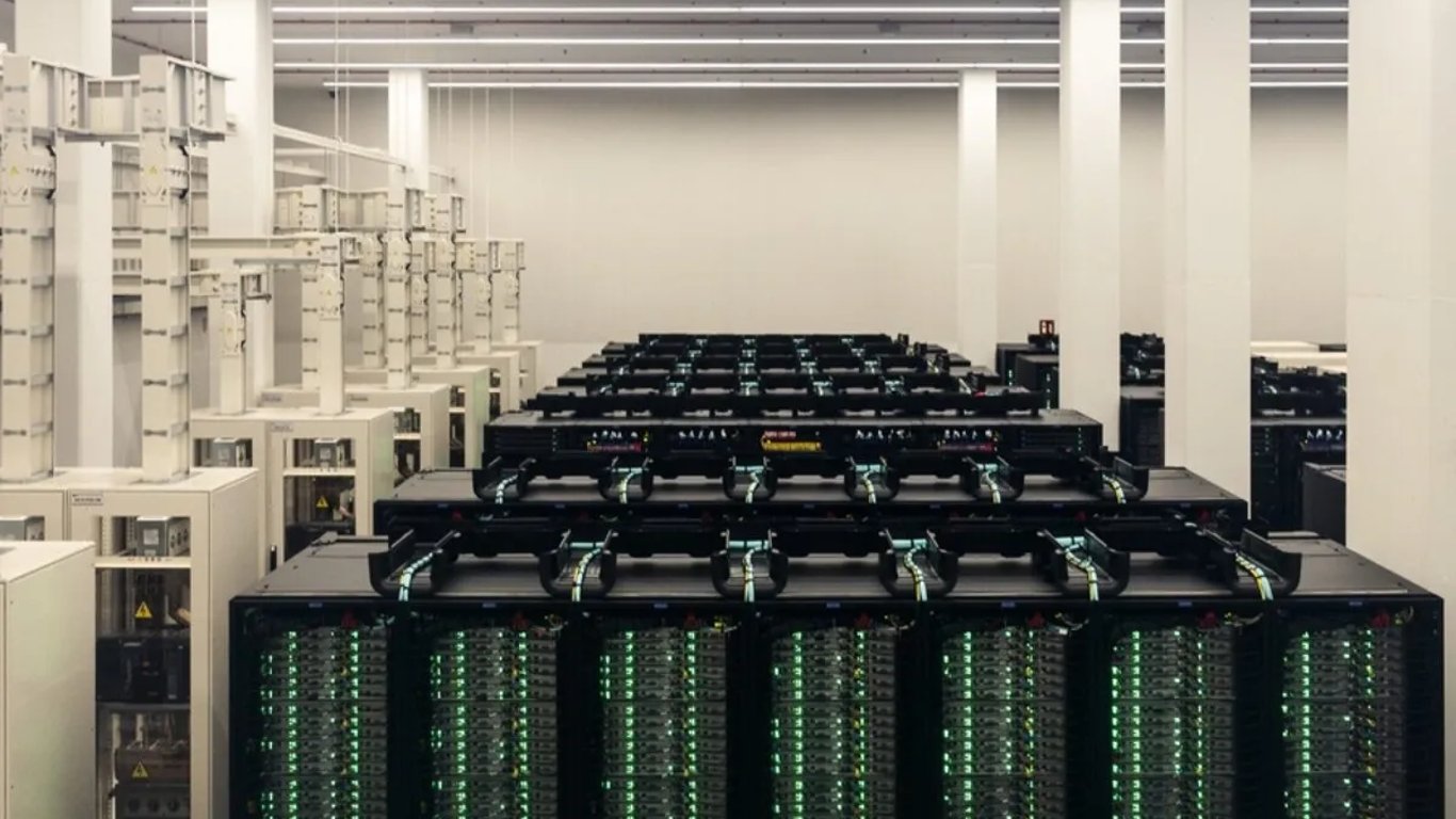 Іспанія показала новий суперкомп’ютер, який виконує трильйони операцій на секунду