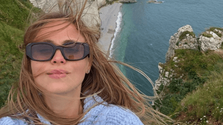 Анна Кошмал наслаждается беззаботным отпуском во Франции - 285x160